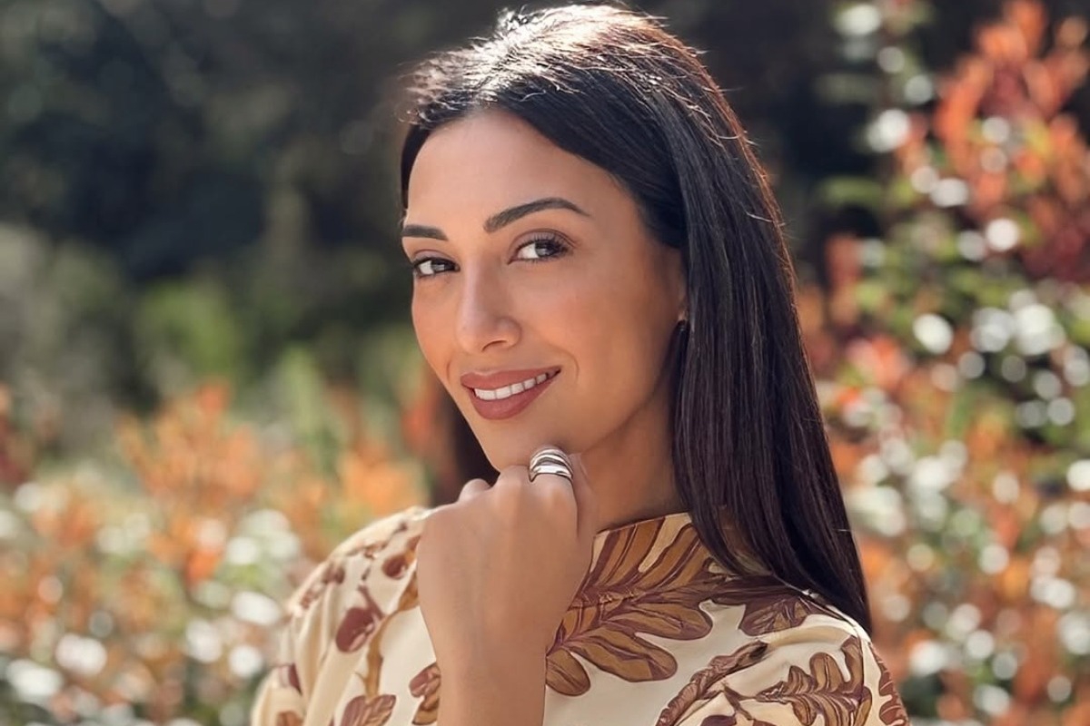 Η Ευγενία Σαμαρά συνδύασε το πουκάμισό της με το πιο όμορφο κομμάτι της σεζόν