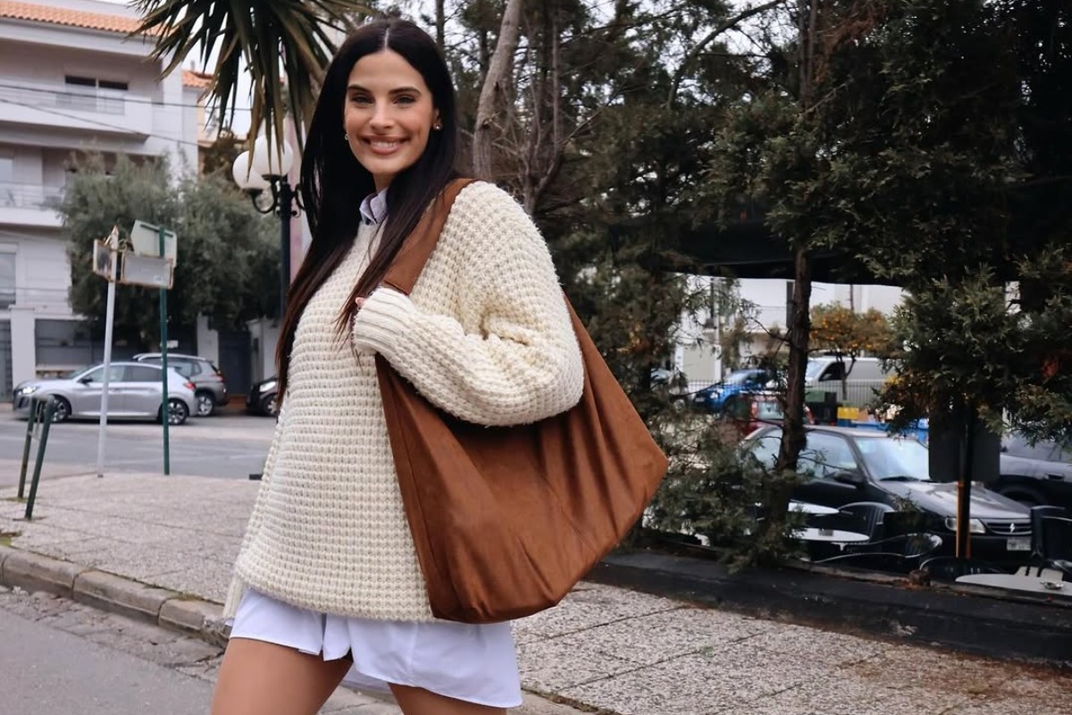 Το κόκκινο φόρεμα της Χριστίνας Μπόμπα είναι η πιο chic επιλογή για την άνοιξη