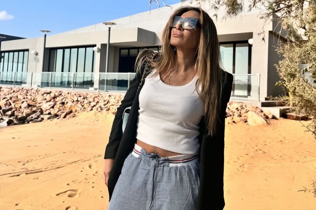 Η Ελένη Πετρουλάκη απογείωσε την εμφάνισή της με ένα απλό κόκκινο σακάκι ‑ Δες πώς το συνδύασε!