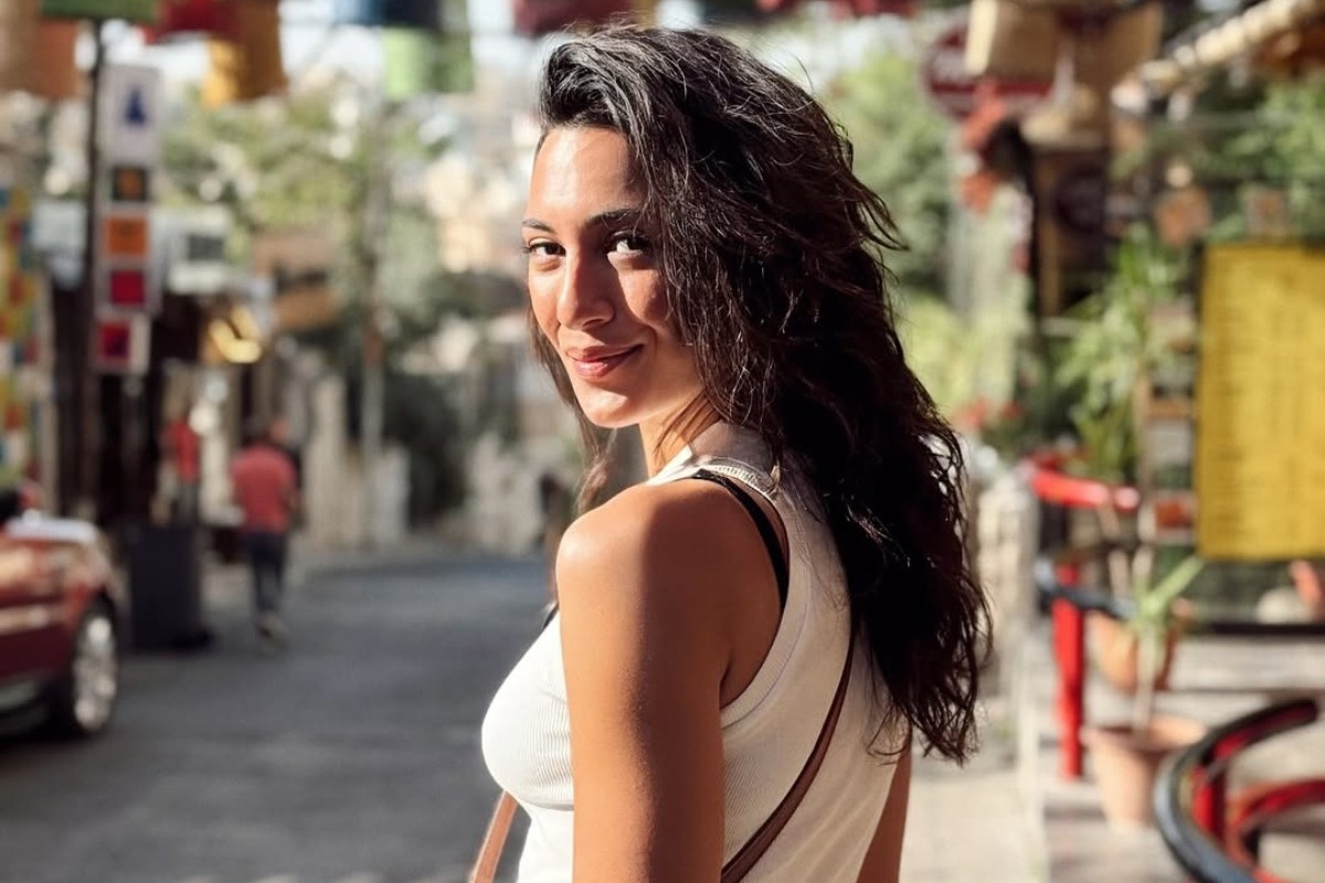 Η ολόσωμη φόρμα της Ευγενίας Σαμαρά είναι η τέλεια πρόταση για ένα απλό αλλά και στιλάτο ανοιξιάτικο look