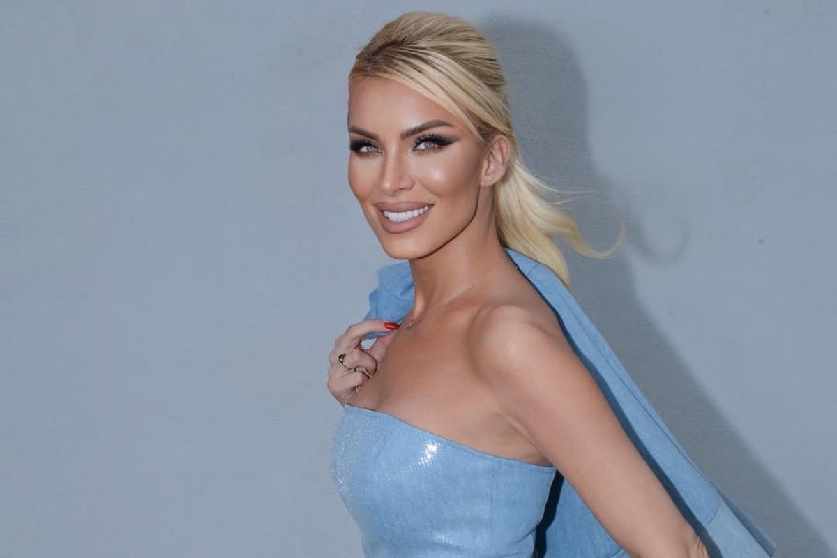 Η Κατερίνα Καινούργιου έβαλε το πιο girly φόρεμα της άνοιξης με …ιταλικό αέρα