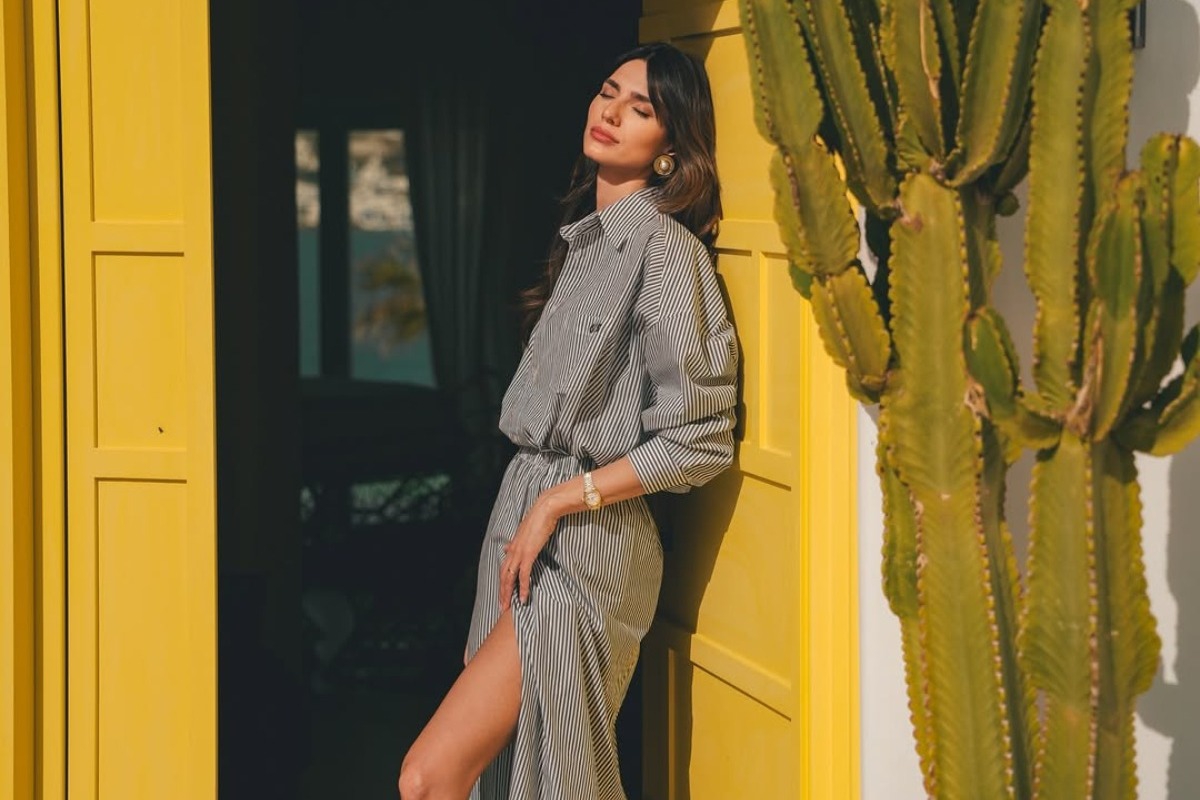 Το ριγέ linen set της Ηλιάνας Παπαγεωργίου είναι η απόδειξη πως το απλό μπορεί να είναι εκρηκτικά στιλάτο