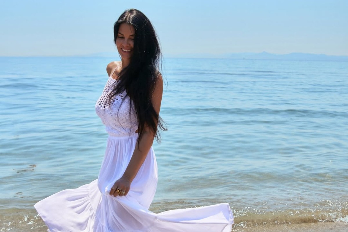 Η Μαρία Κορινθίου απογειώνει το καλοκαιρινό στυλ – Το look που όλες θέλουμε στην παραλία!