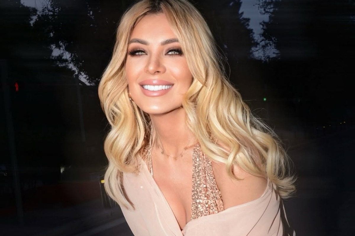 Η Κατερίνα Καινούργιου δείχνει τον πιο chic τρόπο να φορέσεις total white από την κορυφή ως τα νύχια