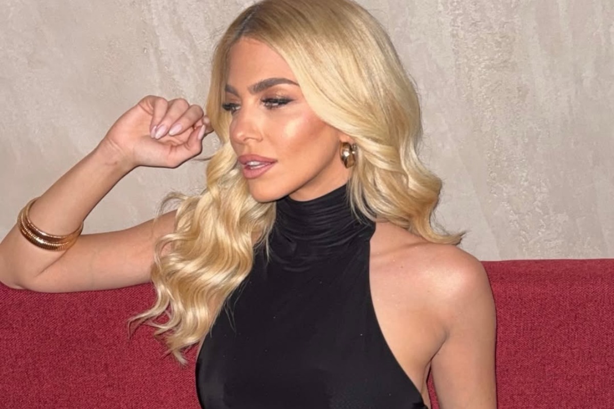 Η Βάλια Χατζηθεοδώρου σε ένα urban‑edgy combo που αφήνει το cool να μιλήσει μόνο του