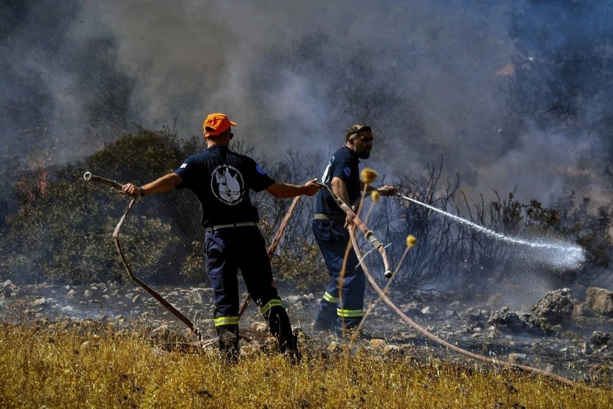 Φωτιά στο Σοφικό: Πυροσβέστης που επιχειρούσε εθελοντικά υπέστη καρδιακό επεισόδιο