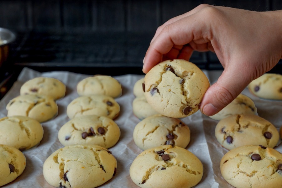 Νηστίσιμα soft cookies πορτοκαλιού που λιώνουν στο στόμα