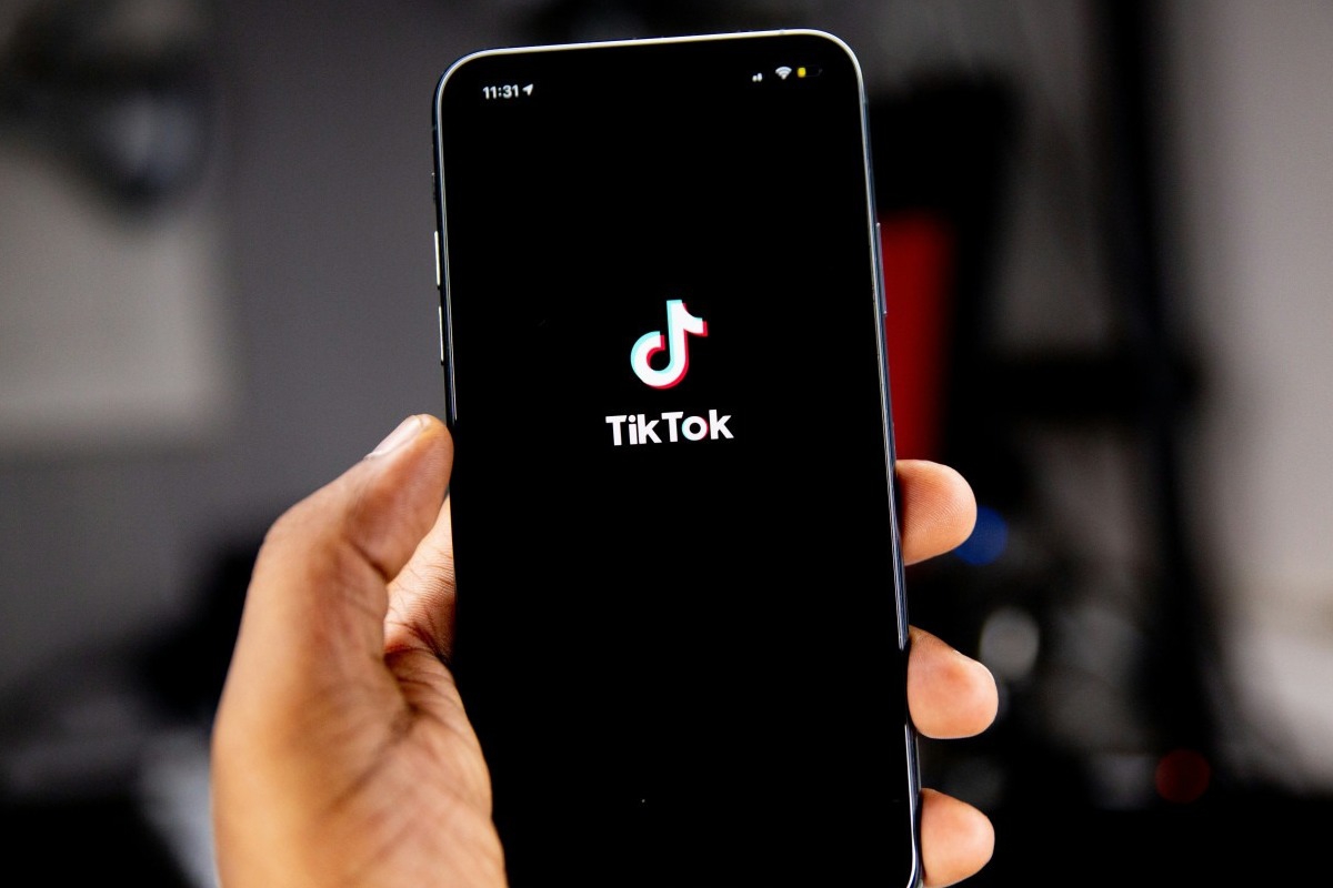 Πόσο κολλημένοι είστε στο TikTok; ‑ Η πρώτη κλίμακα μέτρησης εθισμού του ΕΚΠΑ έχει την απάντηση