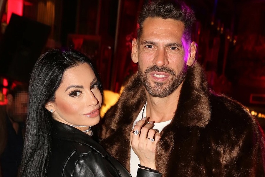 Δήμητρα Αλεξανδράκη: «Έχω κάνει κάτι με τον Γιάννη Σπαλιάρα, έχει κρυφές χάρες ο κερατάς»