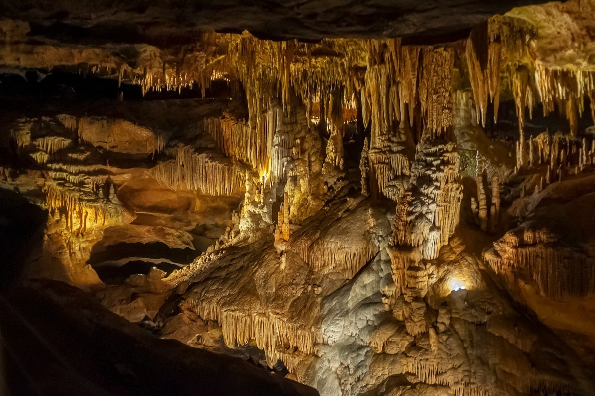 Σήμερα έμαθα: Ποια είναι η διαφορά του σταλακτίτη με τον σταλαγμίτη στα σπήλαια;