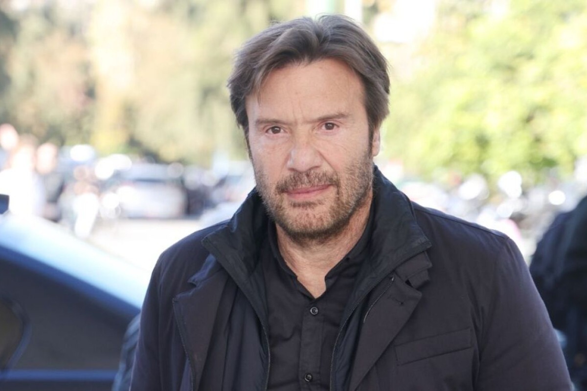 Στράτος Τζώρτζογλου: Ερμηνεύει ξανά το «Last Christmas» μετά από 10 χρόνια