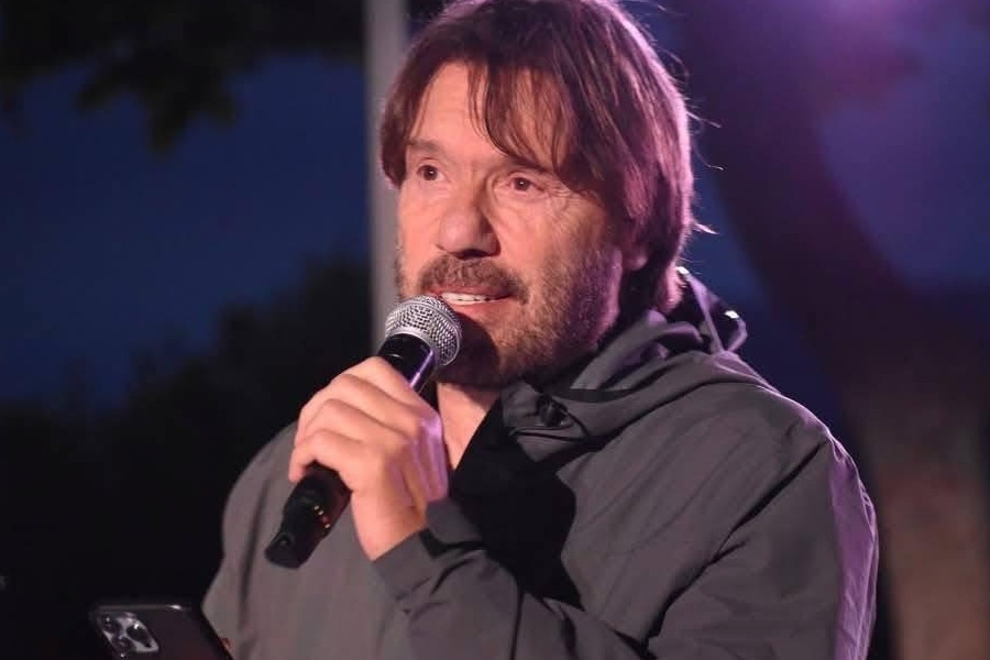 «Ήπιε χλωρίνη μπροστά μου»: Η τραυματική στιγμή που σημάδεψε τον Στράτο Τζώρτζογλου