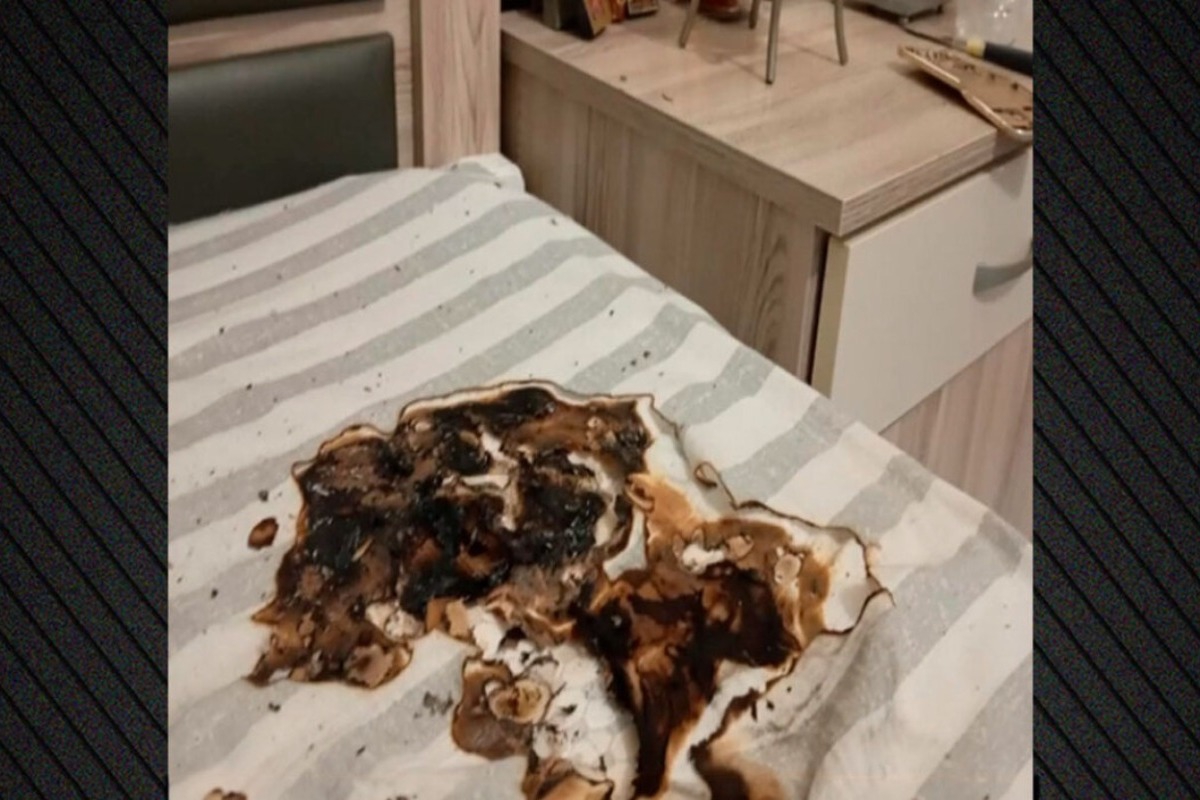 Κινητό τηλέφωνο εξερράγη κατά τη διάρκεια της φόρτισης ‑ Πήρε φωτιά το στρώμα, έπαθε έγκαυμα ο ιδιοκτήτης του