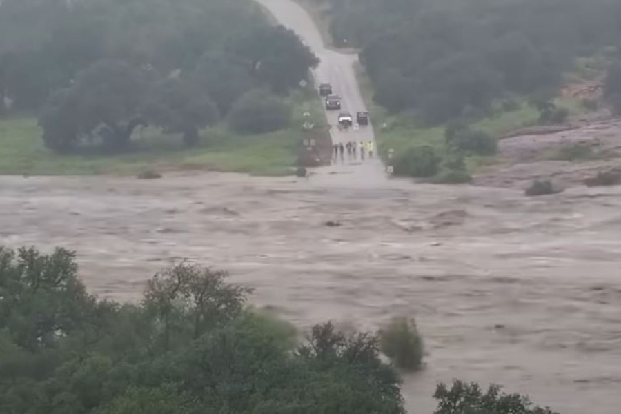 Τέξας ‑ συγκλονιστικό timelapse βίντεο: Πώς μέσα σε 30 λεπτά υπερχείλισε ποταμός
