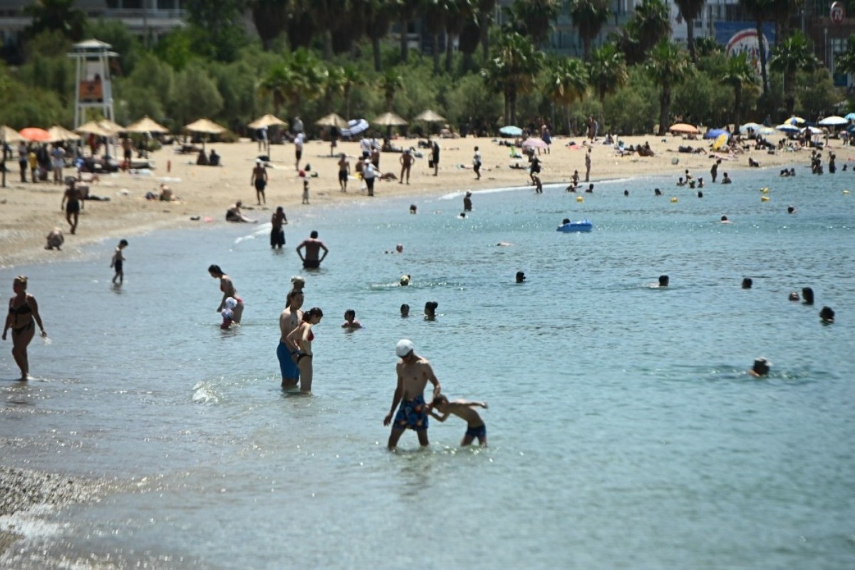Απαγόρευση κολύμβησης σε 13 περιοχές της Αττικής