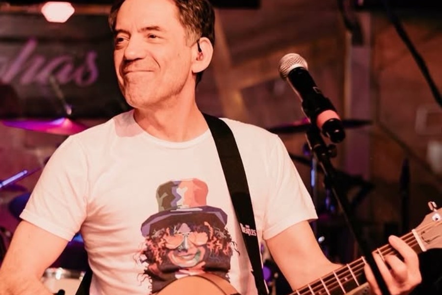 Καλλίρης: Ενοχλημένος με το Χαμόγελο του Παιδιού – «Σιγή! Πολύ πικρό ποτήρι»