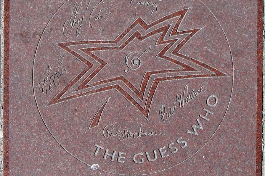 Το διάσημο no.1 τραγούδι που προκάλεσε μόνιμη διαμάχη για τη σημασία του