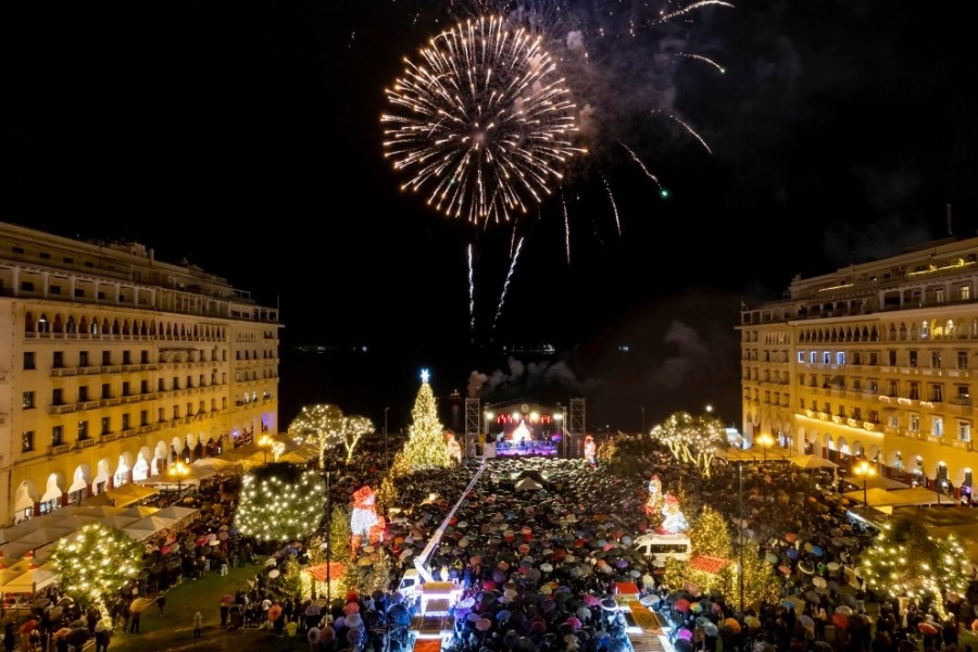H Θεσσαλονίκη ετοιμάζεται για τα Χριστούγεννα: Ποιος τραγουδιστής θα ανάψει το δέντρο