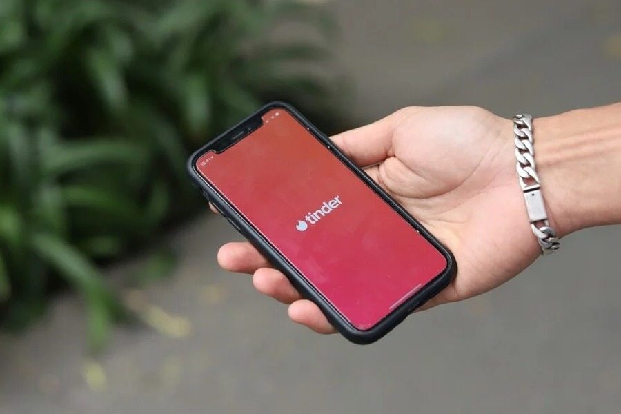 Tinder: Το νέο φίλτρο που προκαλεί αντιδράσεις