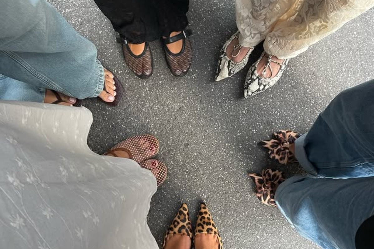 Ξέχνα τις σαγιονάρες: Αυτά τα παπούτσια θα φορεθούν ΠΑΝΤΟΥ φέτος το καλοκαίρι