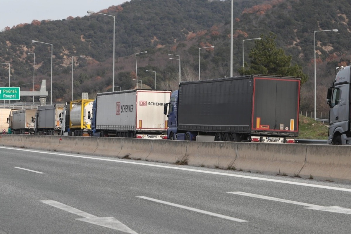 Οι αγρότες κλείνουν σήμερα για πέντε ώρες τις σήραγγες των Τεμπών για τα φορτηγά