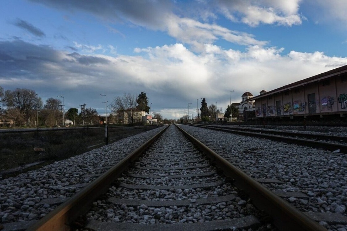 Ακινητοποιήθηκε τρένο που εκτελούσε το δρομολόγιο Θεσσαλονίκη‑Αθήνα – Παρέσυρε κοπάδι ζώων