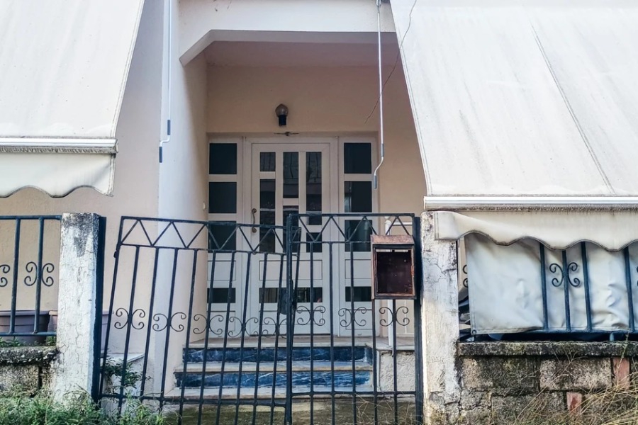 «Βλέπαμε τηλεόραση, σηκώθηκα και την έπνιξα»: Ανατριχιάζει η περιγραφή του μητροκτόνου στα Τρίκαλα