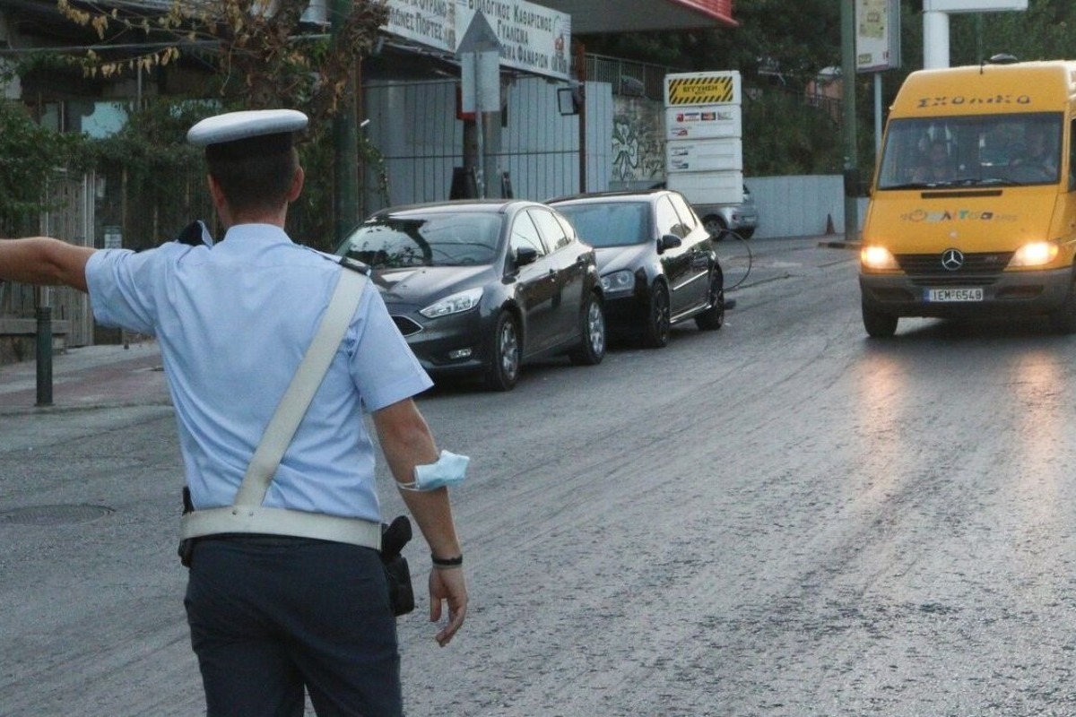 Οδηγός παρέσυρε και τραυμάτισε τροχονόμο που δεν τον άφησε να περάσει λόγω ΔΕΘ