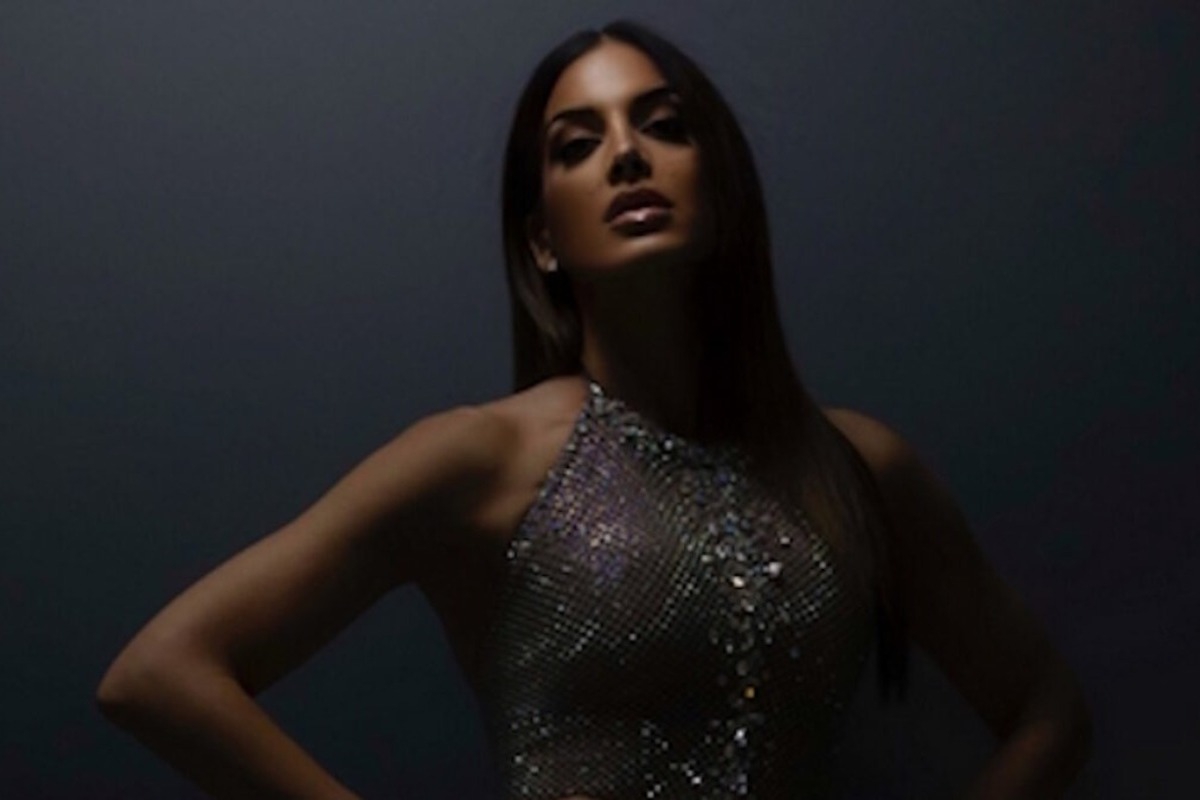 Σταματίνα Τσιμτσιλή: Εκθαμβωτική σε γάμο με φόρεμα «Celia Kritharioti» στο πλευρό του Θέμη Σοφού