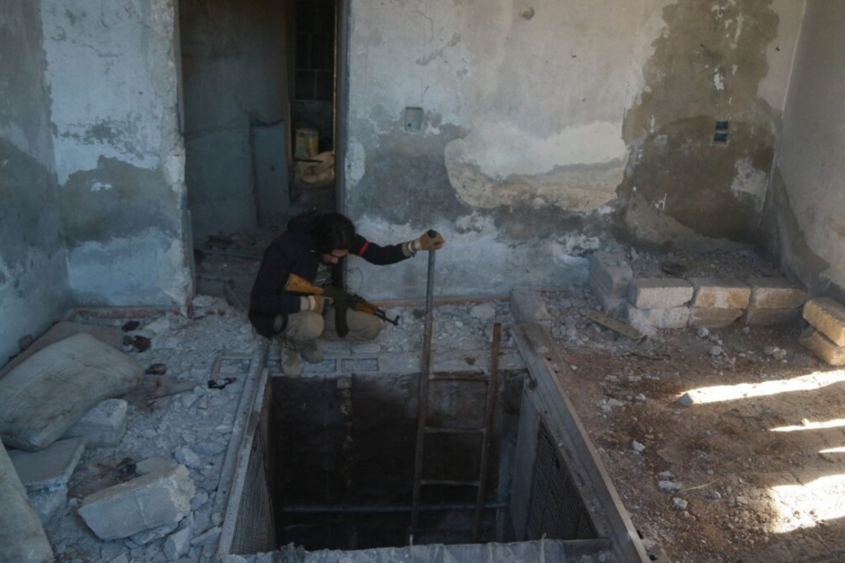 Συρία: Μέσα στο μυστικό τούνελ διαφυγής του Ασαντ στη Δαμασκό – Βίντεο με την υπόγεια «έπαυλη»