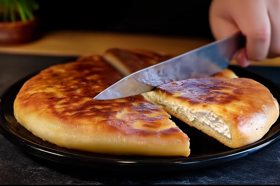 Μόνο 5 υλικά και ούτε φούρνος ούτε αναμονή – Η απόλυτη τυρόπιτα