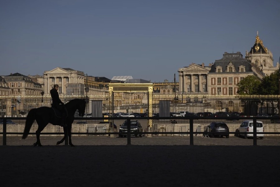 Επίθεση με μαχαίρι σε τουρίστες στις Βερσαλλίες