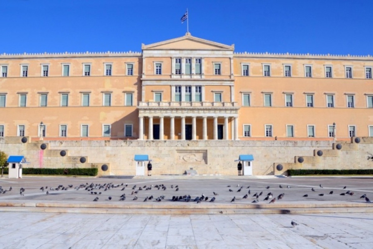 Η δημοκρατία υποχωρεί παγκοσμίως – Ανησυχητικά ευρήματα και για την Ελλάδα