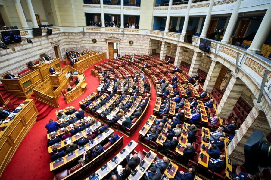 Νέα ποινική δικογραφία στη Βουλή για τα Τέμπη – Περιλαμβάνει Μητσοτάκη, Καραμανλή και άλλους 17