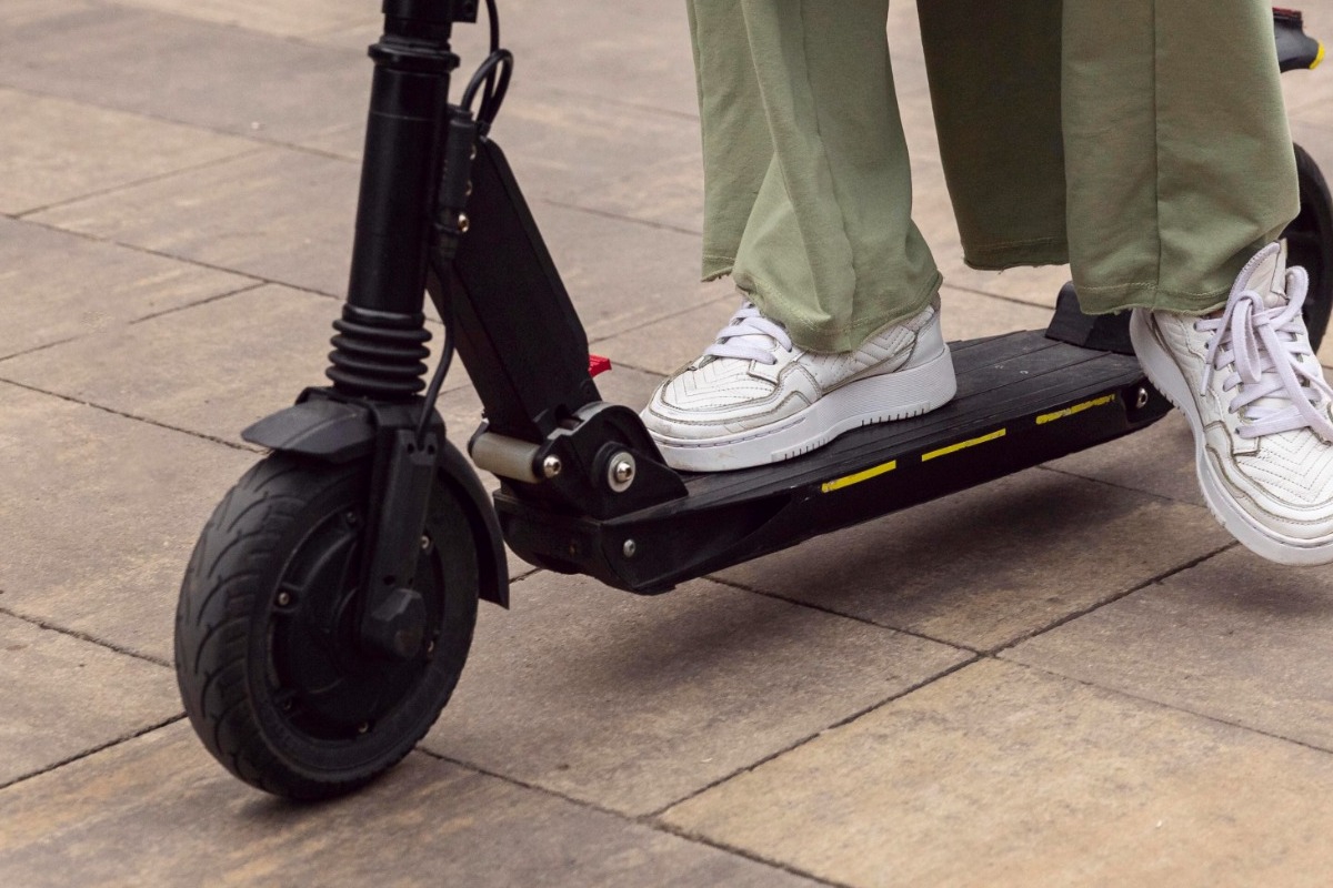 Την έπιασαν να οδηγεί πατίνι μεθυσμένη ‑ έφαγε πρόστιμο 350 ευρώ και της πήραν το όχημα