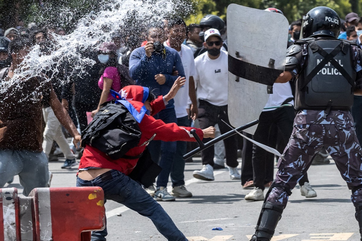 Γιατί εξεγείρεται η Gen Z στο Νεπάλ ‑ Τουλάχιστον 19 νεκροί από συγκρούσεις για διαφθορά και απαγόρευση social media