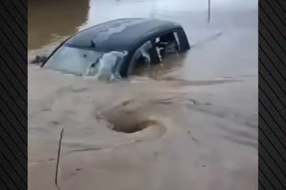 Συγκλονιστικές εικόνες, η ΕΜΑΚ διέσωσε οικογένεια από πλημμυρισμένο δρόμο στη Λακωνία