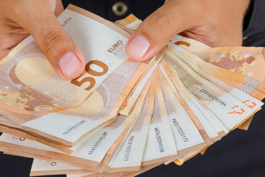 ΕΝΦΙΑ: Ποιοι θα δουν μειώσεις έως 50% ‑ Για ποιους έρχεται «τσουχτερό» ραβασάκι