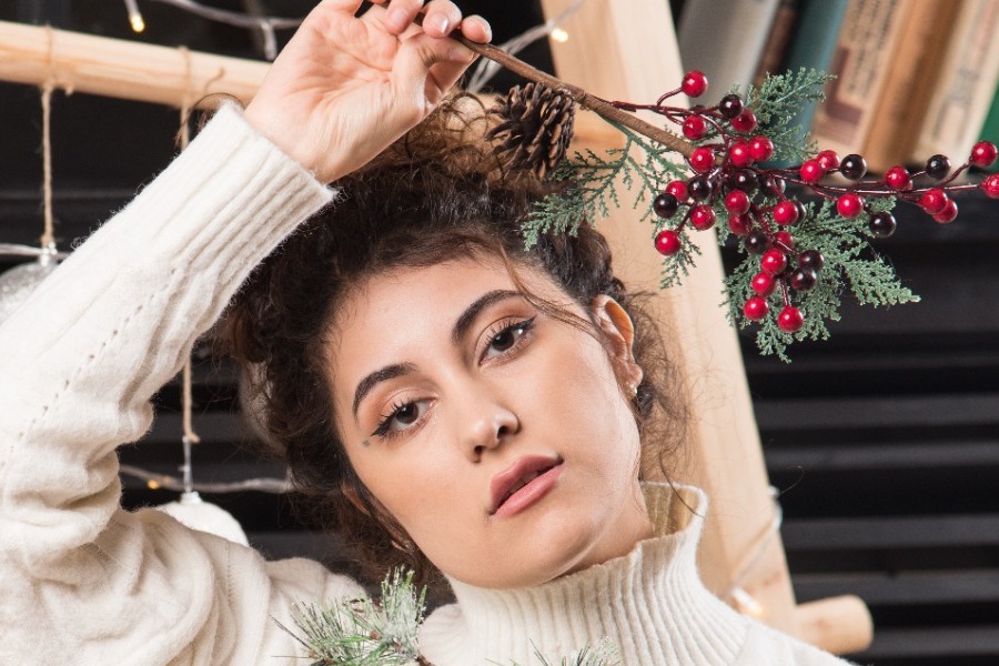 Γυναίκες και Χριστούγεννα: Τι δείχνουν οι έρευνες για την πιο φωτεινή αλλά και πιο απαιτητική εποχή του χρόνου