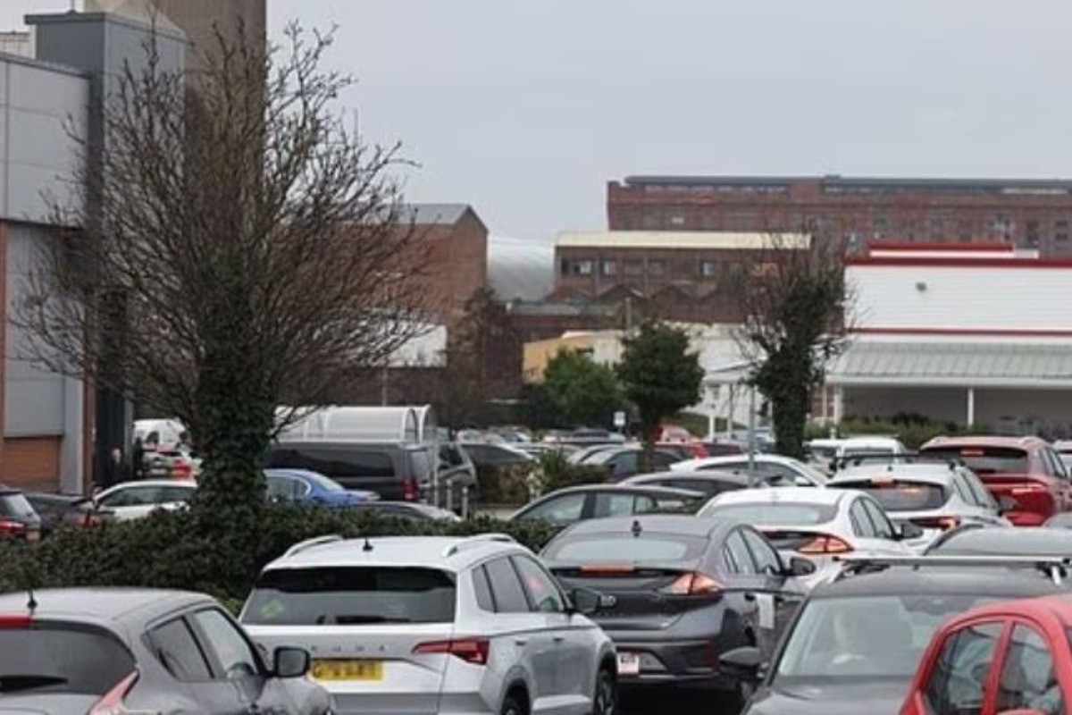 Λονδίνο: Ουρές στα βενζινάδικα έν μέσω φόβων για εκτόξευση των τιμών