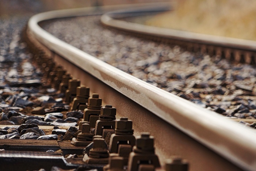 Κεραμεικός: Παράτησε το όχημά του στις γραμμές του τρένου και έφυγε