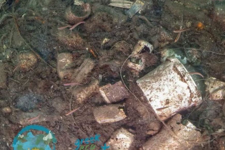11,5 τόνοι σκουπιδιών από τον βυθό στο Πόρτο Κουφό ‑ Τι έβρισκαν οι δύτες στη «χωματερή»
