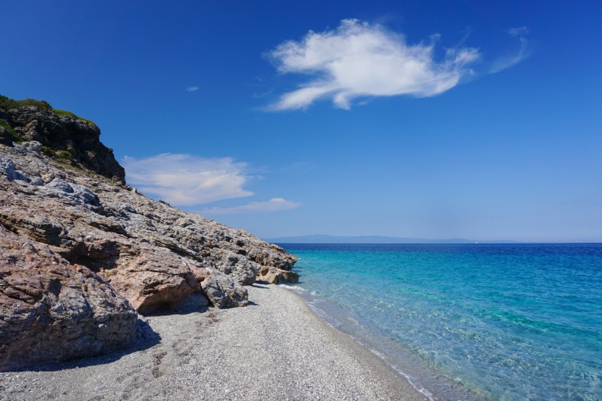 Λευκάδα: Βράχος αποκολλήθηκε και έπεσε στο κεφάλι γυναίκας