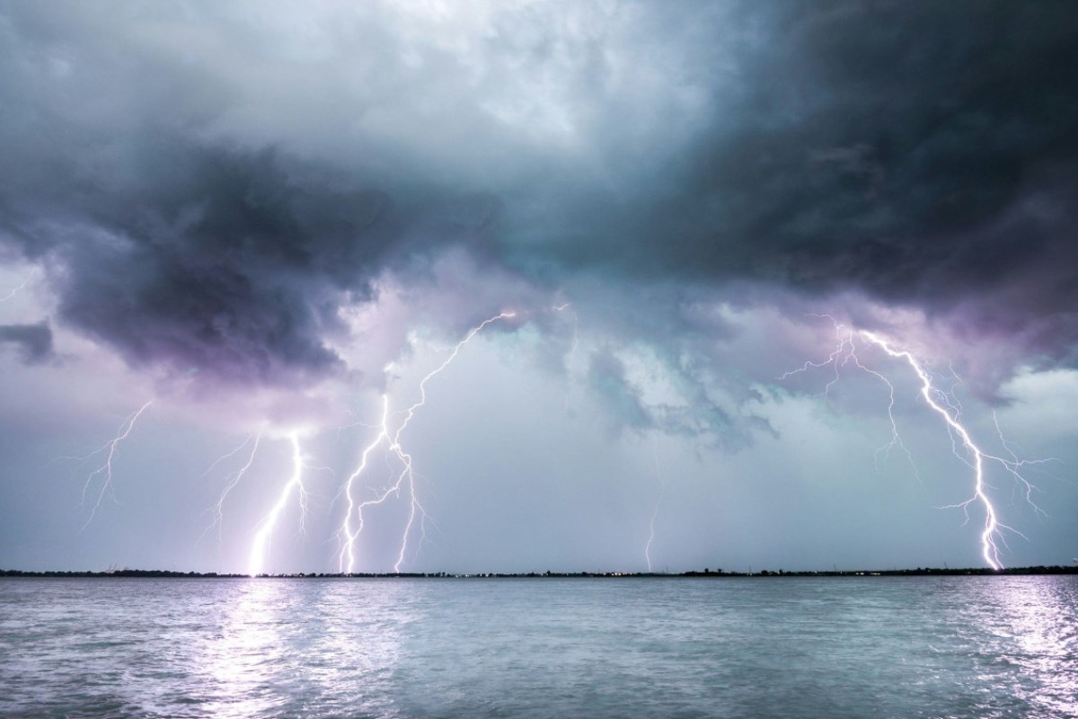 Πλησιάζει με άγριες διαθέσεις η κακοκαιρία Erminio ‑ Οι περιοχές που θα βρεθούν σε κόκκινο συναγερμό