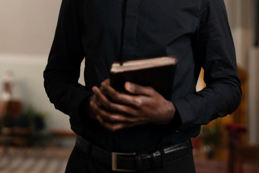 Ο πάστορας που κράτησε αιχμάλωτους 80 ενήλικες και παιδιά για τη Δευτέρα Παρουσία