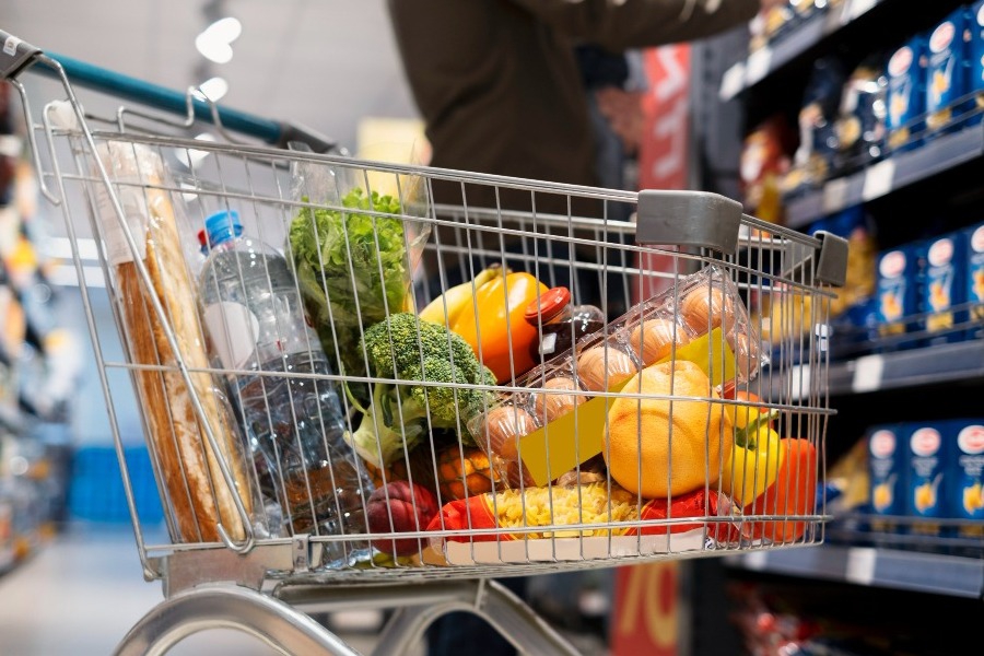 Η κρίση στη Μέση Ανατολή φουσκώνει τους λογαριασμούς: Τι έρχεται σε καύσιμα, ρεύμα και τρόφιμα