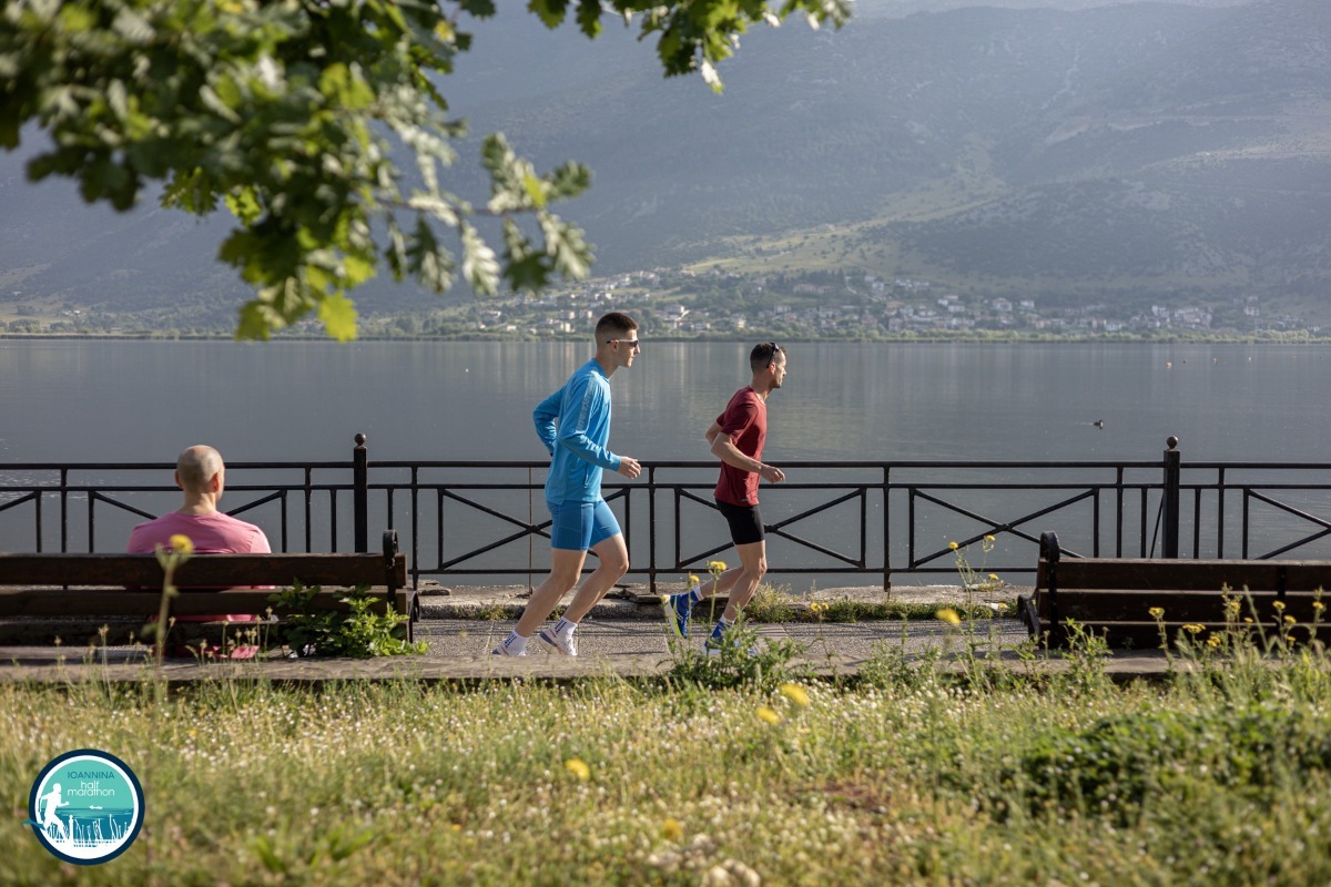 Ο άνθρωπος πίσω από το Ioannina Half Marathon: Ο Βασίλης Τζουμάκας μιλά για τον αγώνα που έγινε θεσμός