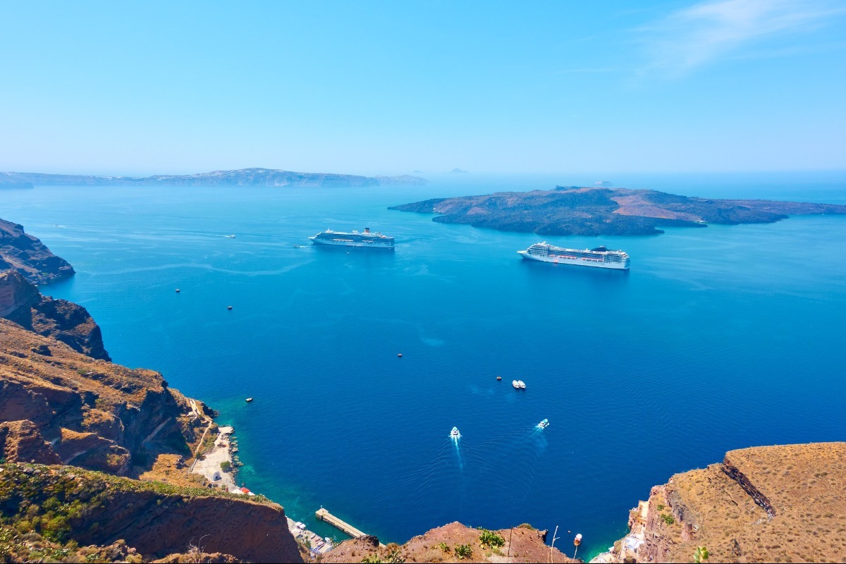 7 ελληνικά νησιά όπου μπορείς να κάνεις διακοπές με λιγότερα από 100 ευρώ τη μέρα