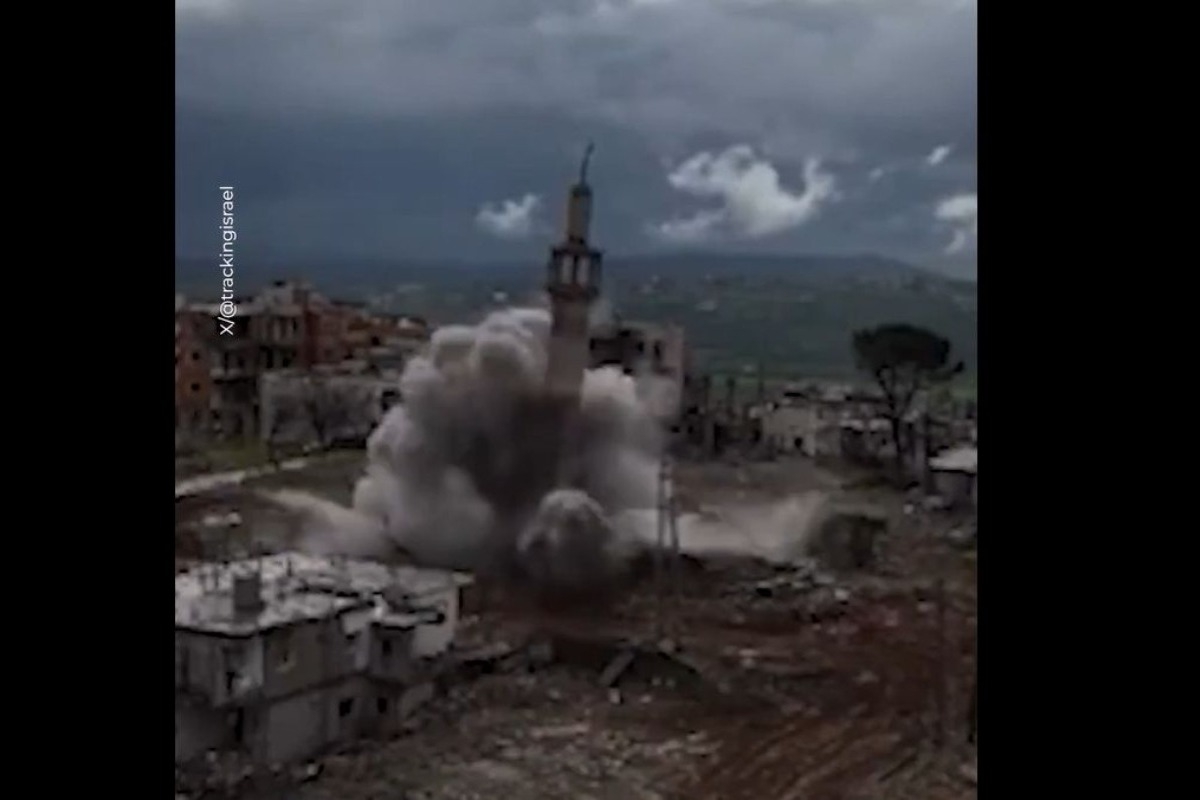 Λίβανος: Η στιγμή που ισραηλινές δυνάμεις ανατινάσσουν τον μιναρέ τζαμιού