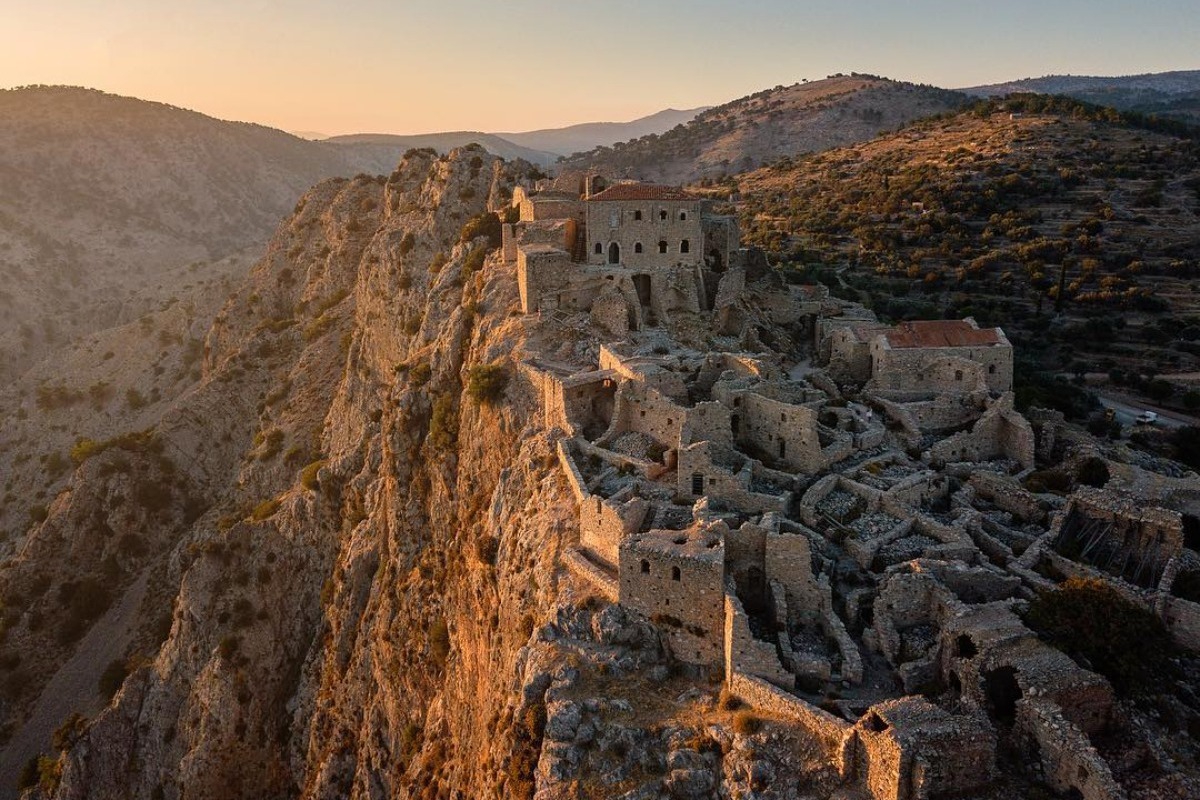 «Μυστράς του Αιγαίου»: Το απρόσιτο χωριό που έγινε σύμβολο αντίστασης ‑ Χτίστηκε για να μη φαίνεται